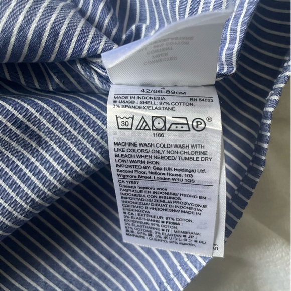 Banana Republic blue and white striped sleeveless blouse, size 4 - Picture 5 of 5